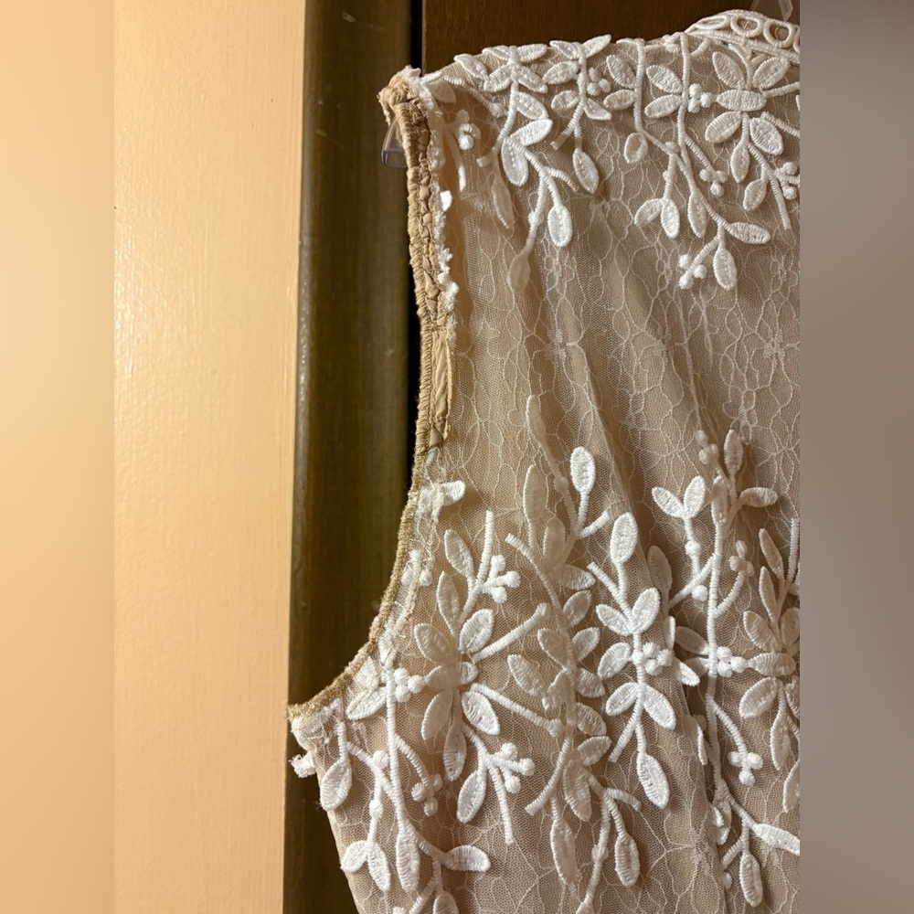 Ivy City Co. white lace flower appliqué midi dress - Picture 8 of 11